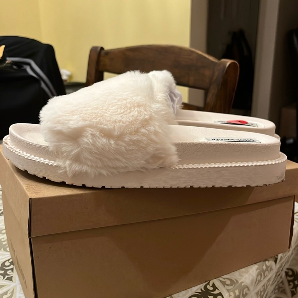 Steve Madden Ivory furry slides
